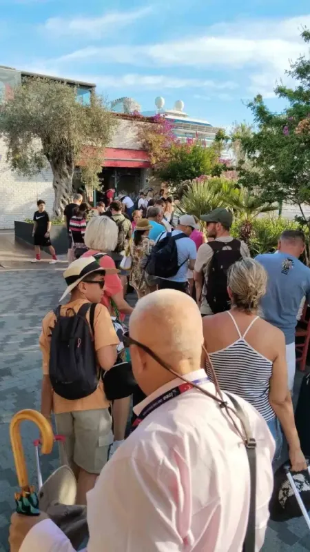 Kuşadası’ndan Sisam Adası’na akın ettiler Kuşadası’ndan Sisam Adası’na akın ettiler