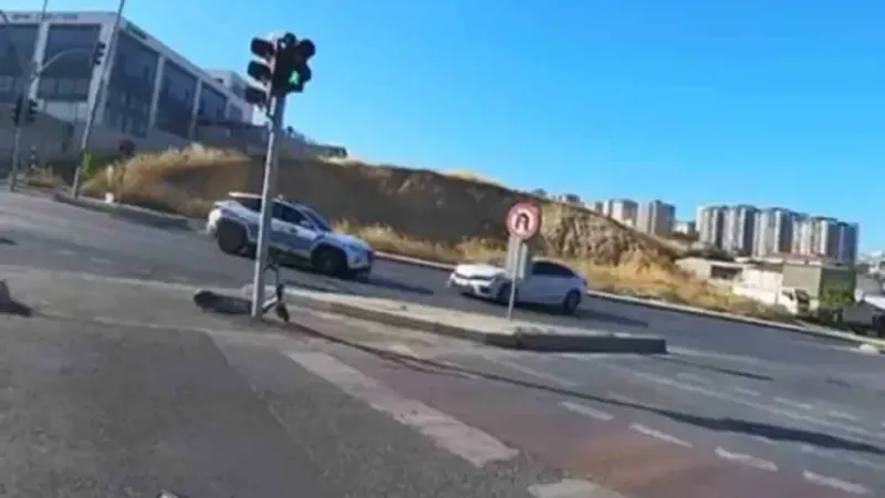 İstanbul’da film gibi olay: Korsan taksi ile trafik polisi aracı çarpıştı, 6 kişi yaralandı, sürücüye ceza yağdı