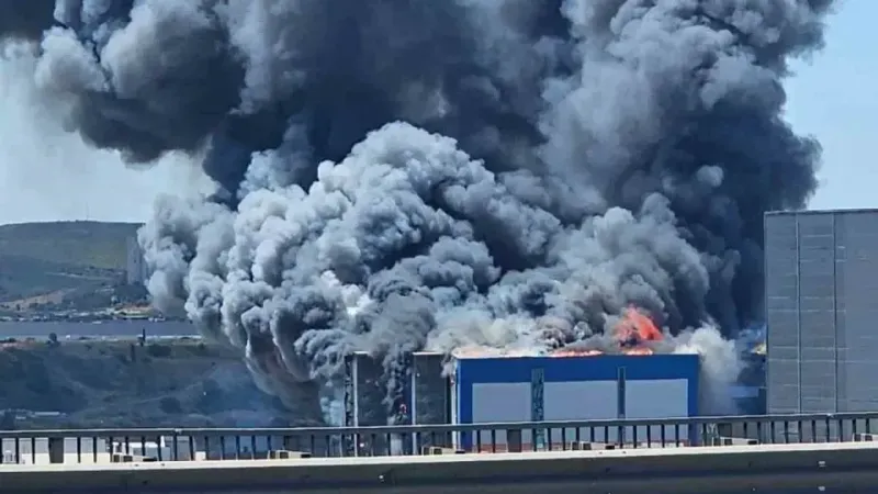 Gebze’de korkutan fabrika yangını: Dumanlar gökyüzünü kapladı