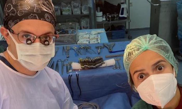 Doktor, 10 saat ameliyat ettiği hastanın yakını tarafından saldırıya uğradı