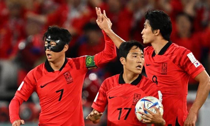 Güney Kore sürpriz yaptı, Uruguay son dakikada yıkıldı