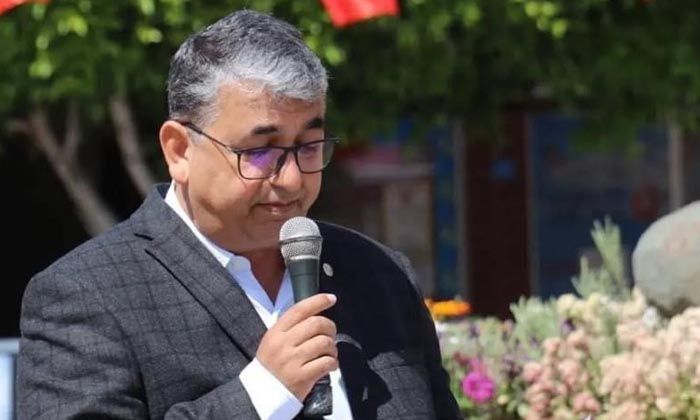 Antalya Gazipaşa’da CHP İlçe Başkanı Yavuz Demir’e saldırı Antalya Gazipaşa’da CHP İlçe Başkanı Yavuz Demir’e saldırı