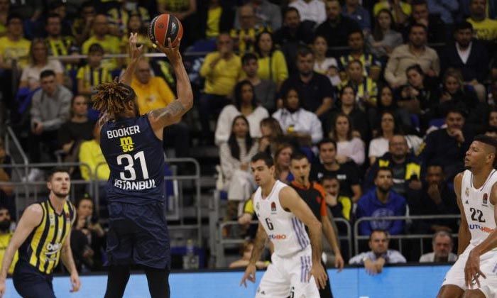 Fenerbahçe Beko evinde Real Madrid’e kaybetti