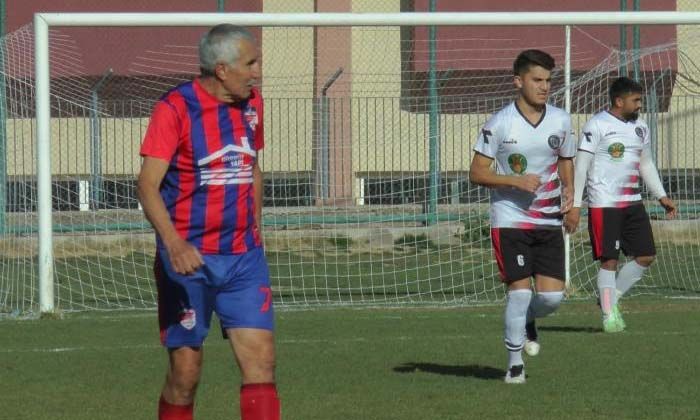 55 yıldır faal futbol oynayan Şerif Kunt, 73 yaşında transfer oldu