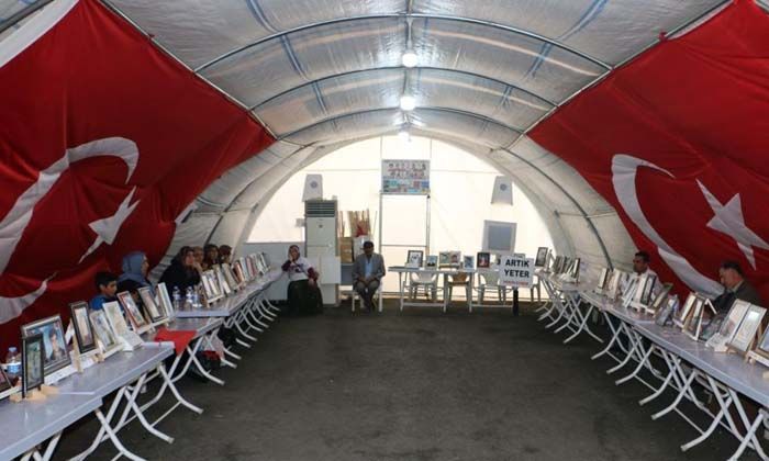 Evlat nöbetindeki baba: Mücadelemiz gün geçtikçe olumlu sonuç veriyor