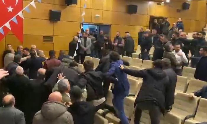 İYİ Parti’nin Rize Merkez İlçe Kongresinde yumruklar konuştu