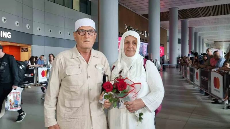 Hac ibadetini tamamlayan hacılar kutsal topraklardan yurda dönüş yaptı