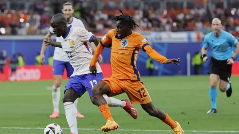 Hollanda ile Fransa golsüz berabere kaldı Hollanda ile Fransa golsüz berabere kaldı