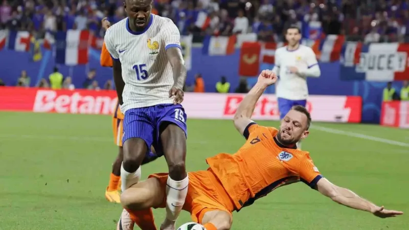 Hollanda ile Fransa golsüz berabere kaldı Hollanda ile Fransa golsüz berabere kaldı