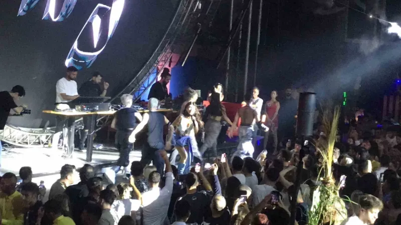 Hande Yener Marmarislilerle buluştu Hande Yener Marmarislilerle buluştu