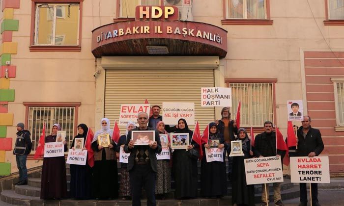 Diyarbakır’da evlat nöbetine 2 aile daha katıldı