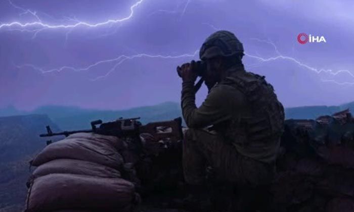 Mehmetçik, zorlu kış şartlarında operasyonlarına devam ediyor