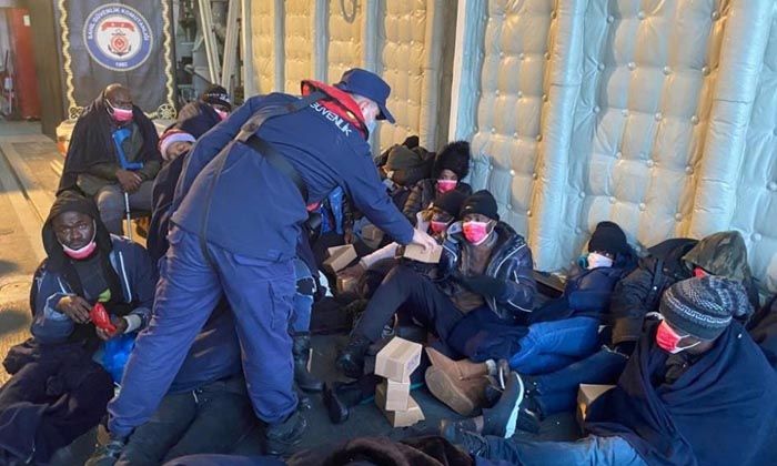 Yunanistan’ın ölüme ittiği 133 göçmen kurtarıldı