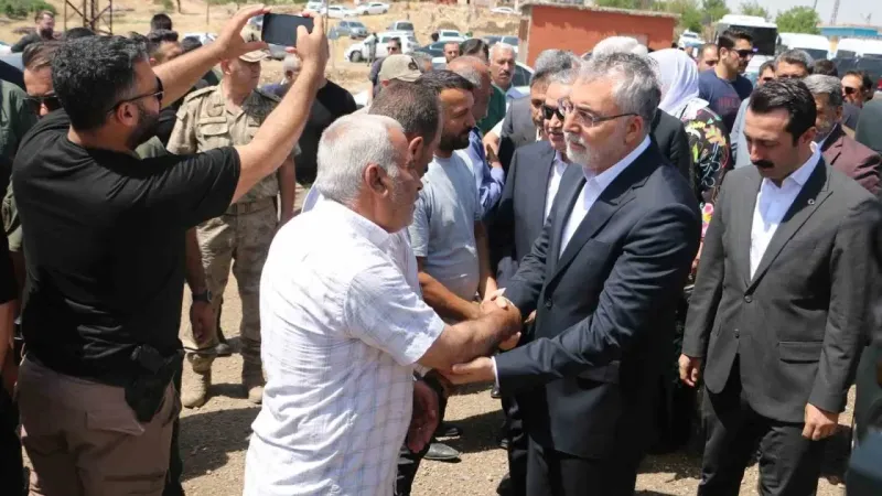 Bakan Işıkhan: “Devletin tüm kurumlarıyla birlikte yangına müdahale edilmeye çalışıldı”