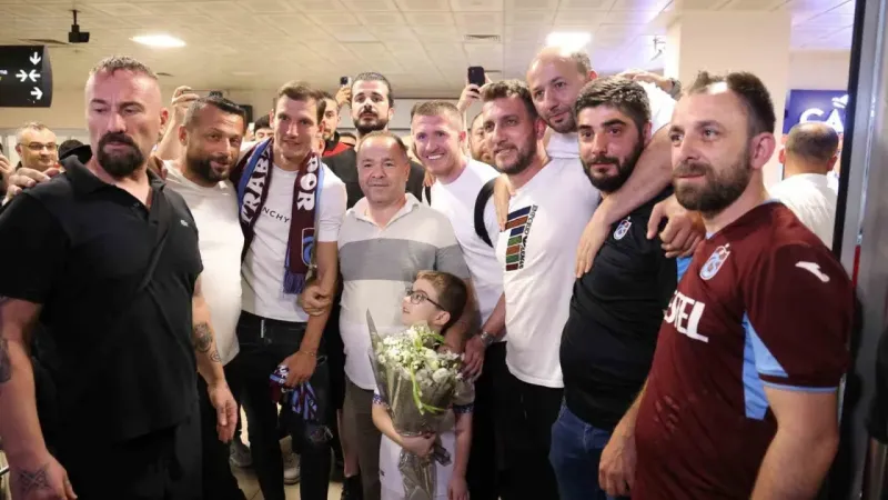 Trabzonspor’un yeni transferleri Borna Barisic ve John David Lundstram Trabzon’da Trabzonspor’un yeni transferleri Borna Barisic ve John David Lundstram Trabzon’da