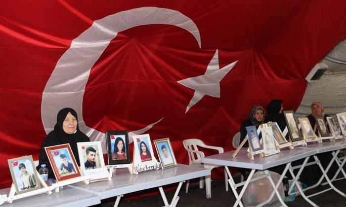 HDP il binasının önündeki ailelerin evlat nöbeti 1195’inci gününde