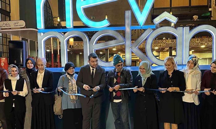 Üsküdar Belediyesi Buluşma Sergisi ile Türk topraklarında doğan sanatın sır perdelerini araladı