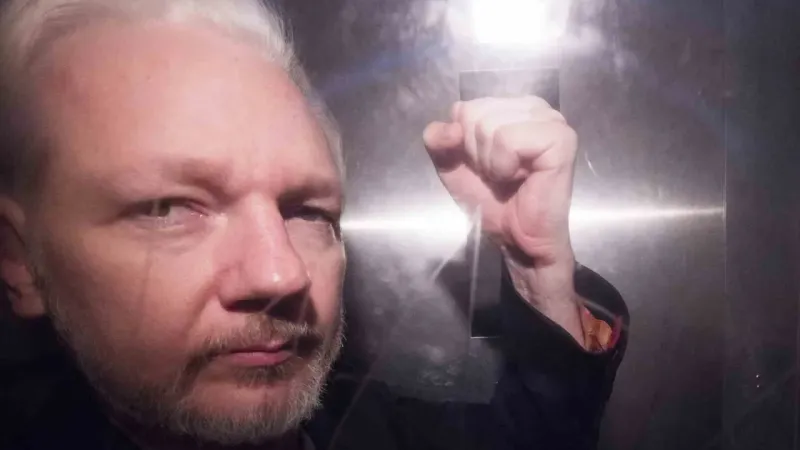 WikiLeaks’in kurucusu Assange, İngiltere’den ayrıldı