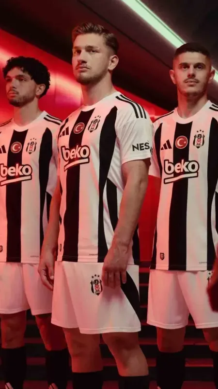 Beşiktaş, yeni sezonda giyeceği iç saha formasını açıkladı Beşiktaş, yeni sezonda giyeceği iç saha formasını açıkladı