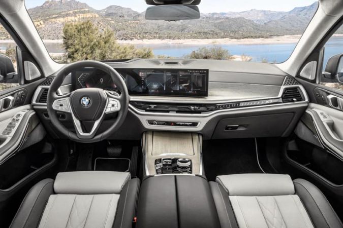 BMW’nin lüks SAV modeli Yeni BMW X7 Türkiye’de kullanıcılarıyla buluşmak için gün sayıyor