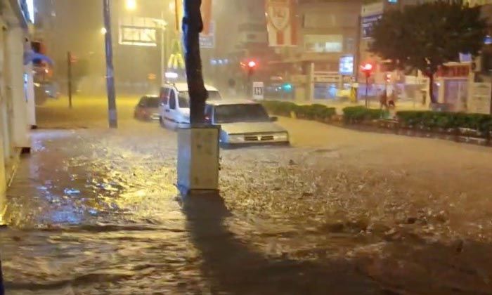 Sel sebebiyle Kumluca ve Finike’de okullar tatil edildi