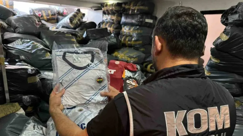 İstanbul’da 4 büyük kulübe ait 180 bin kaçak forma ele geçirildi