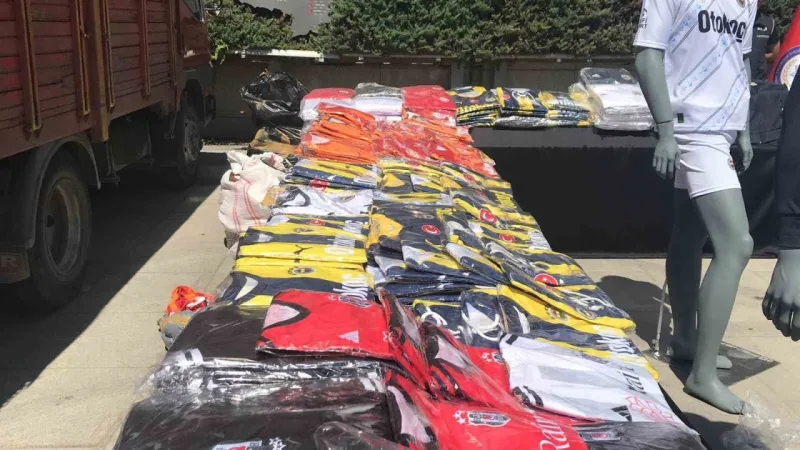 İstanbul’da 4 büyük kulübe ait 180 bin kaçak forma ele geçirildi