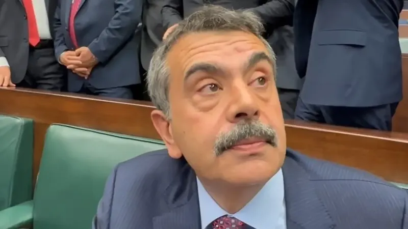 Bakan Tekin: "(Taban maaş) Sorunları çözmek için gerekli adımları atıyoruz"