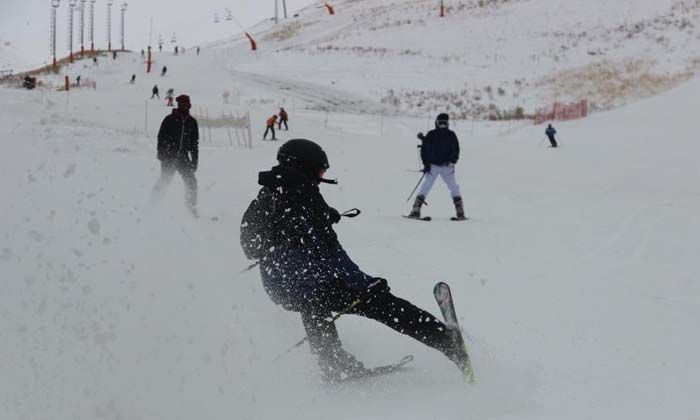 Kayak sezonu başladı, kayakseverler Palandöken’e akın etti