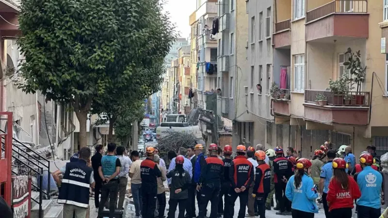 Bahçelievler’de 4 katlı bina kısmen çöktü