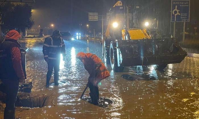 İzmir’deki sel felaketinde bir kişi hayatını kaybetti