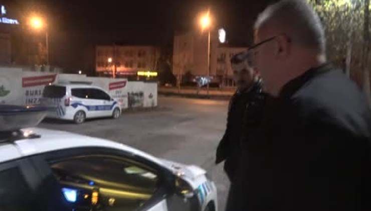 Trafik polisine yakalanan babasını kurtarmak için geldi, o da alkollü çıktı