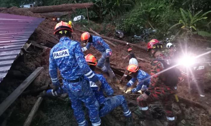 Malezya’da toprak kayması: 16 ölü, 17 kişi kayıp