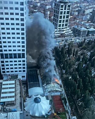 İstanbul Levent’te AVM’de yangın