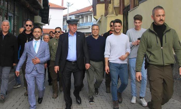 Muharrem İnce, Kula’da esnaf ziyareti yaptı