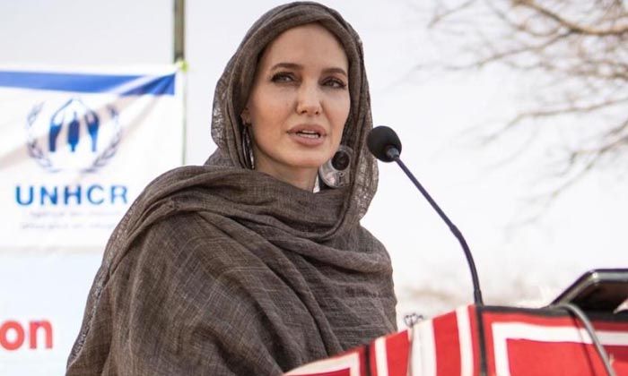 Angelina Jolie BM İyi Niyet Elçiliği görevini bırakıyor