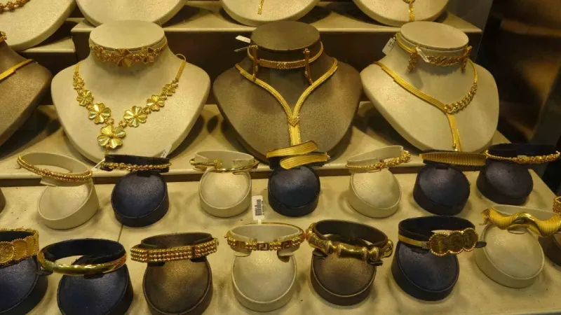 Kuyumcular gurbetçileri bekliyor