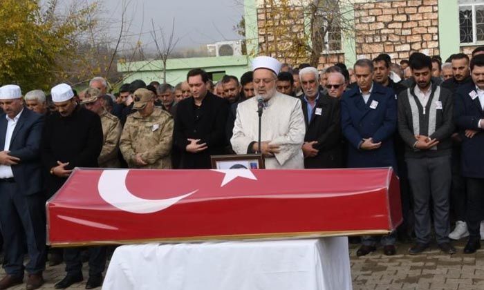 Gaziantep’teki kazada hayatını kaybeden Jandarma Astsubay Çavuş Emrah Daşkol toprağa verildi