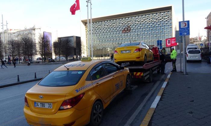 Ruhsatsız çalışan 12 taksi trafikten men edildi