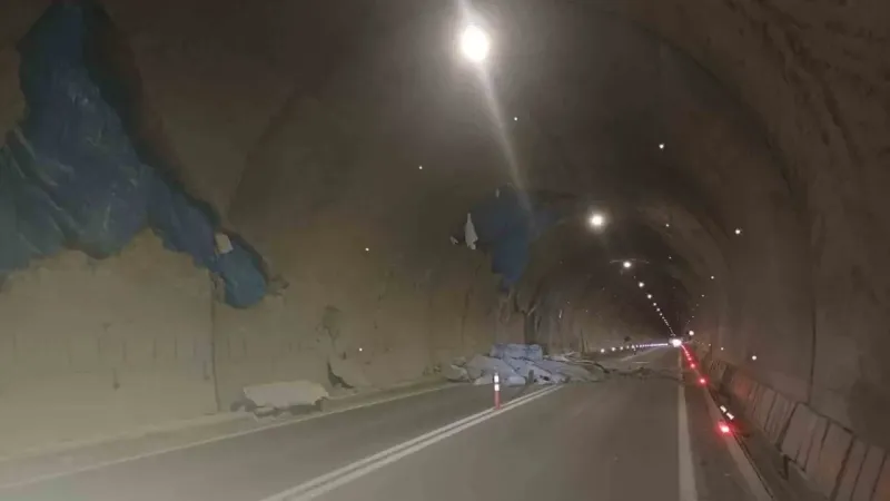 Yusufeli Barajı sonrası yapılan T14 Tüneli’nde çatlaklar yerini çökmelere bıraktı