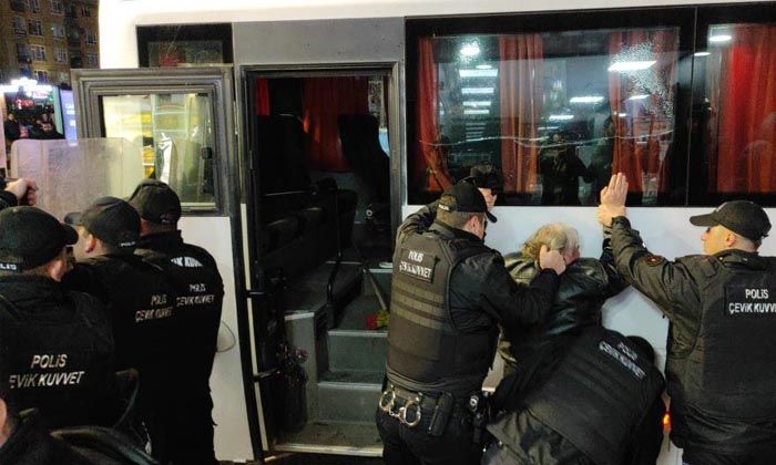 HDP’lilerin izinsiz eylemine polis müdahalesi