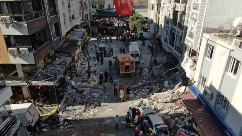 İzmir’deki patlamada 5 kişi öldü, 57 kişi yaralandı