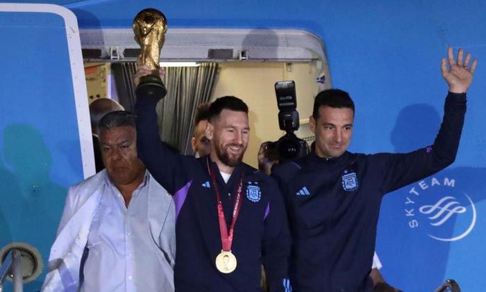 Şampiyon Arjantin evine döndü