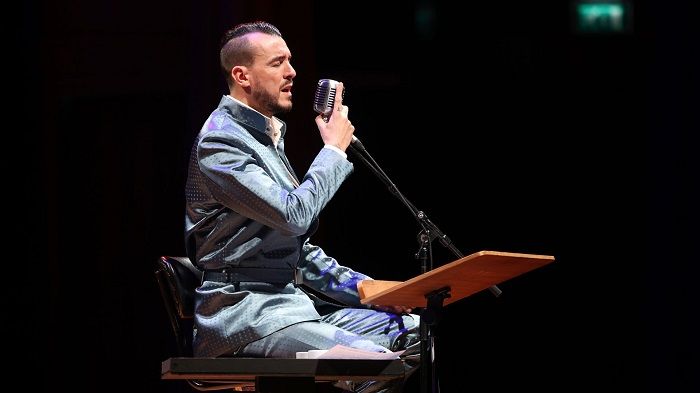 Cem Adrian “Solmayan Şarkılar”la İş Sanat’ta Sahne Aldı