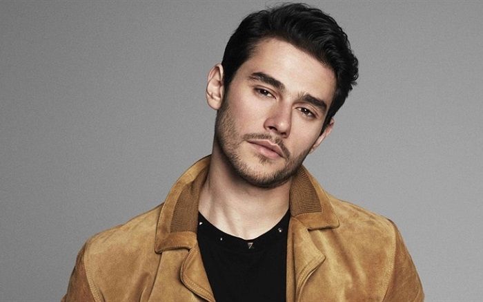 CEM BELEVİ’DEN ERKEN YILBAŞI KUTLAMASI CEM BELEVİ’DEN ERKEN YILBAŞI KUTLAMASI