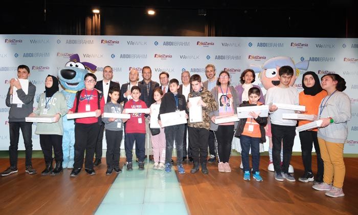 Abdi İbrahim’den kuruluşunun 110’uncu yılında 110 görme engelli öğrenciye akıllı baston