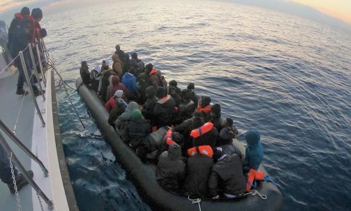 Yunanistan’ın ölüme ittiği 116 düzensiz göçmen kurtarıldı