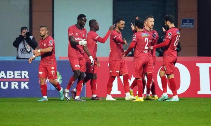 Sivasspor dört hafta sonra galip geldi
