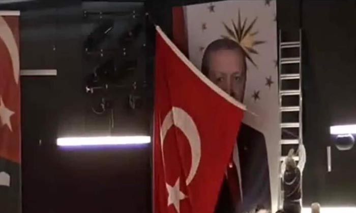 Kılıçdaroğlu’nun katıldığı programda salonda bulunan Erdoğan’ın fotoğrafı kaldırılmak istendi
