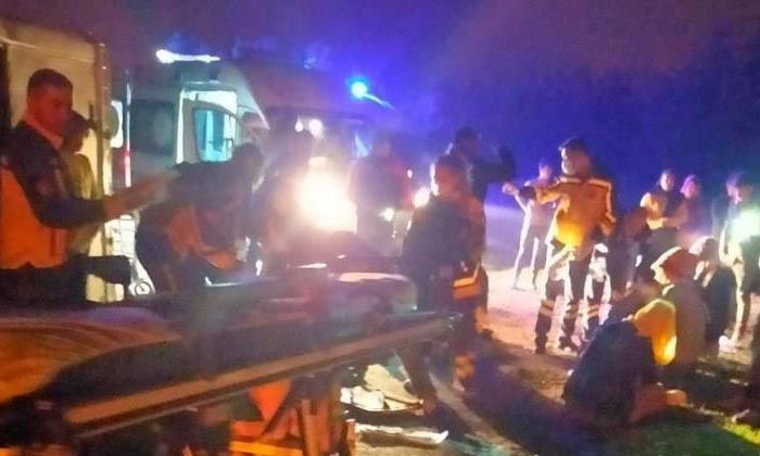 Hatay’da tarım işçilerini taşıyan midibüs devrildi: 14 yaralı